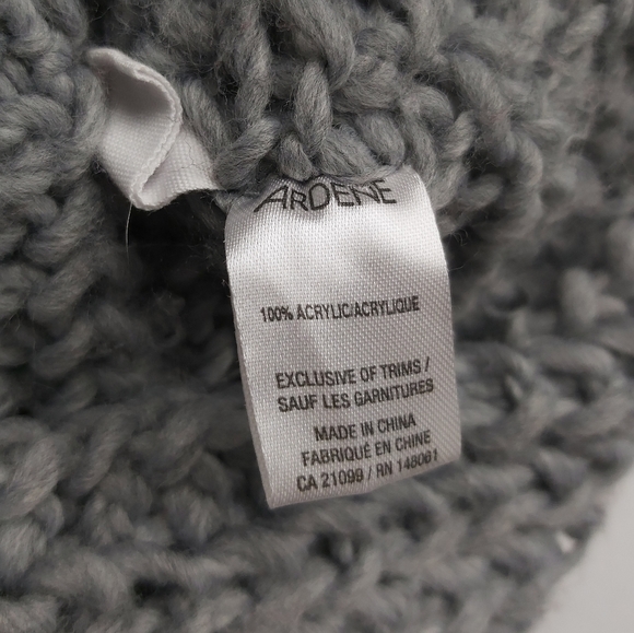 New Ardene Scarf - Picture 2 of 2